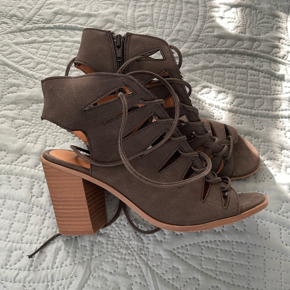 So cute! Black, Landry heeled laced up ankle bootie sandal. Nice condition too!